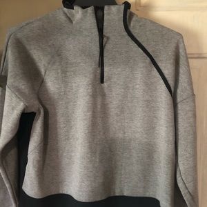 Sweat shirt/?pull over with zipper